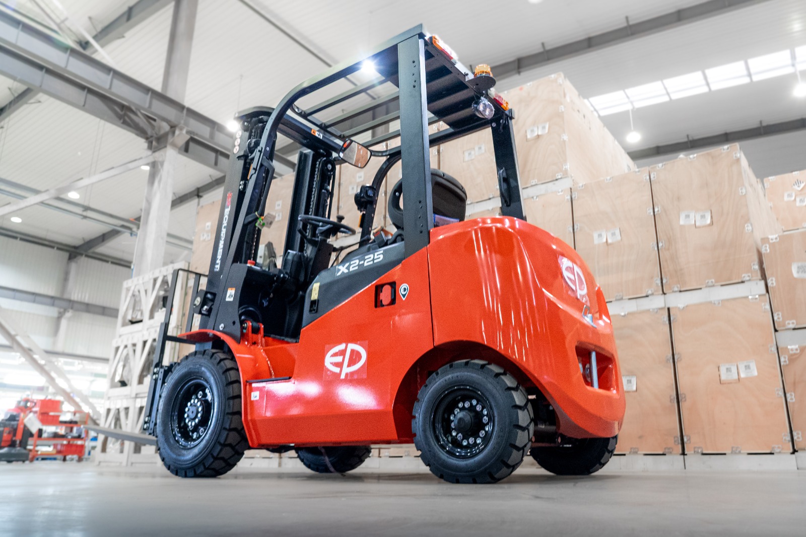 How Smart Forklifts and Telematics Are Changing Warehouse Productivity