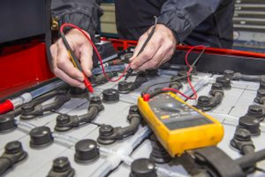 5 Tips for Forklift Battery Maintenance
