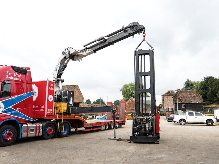 De-masting and Transporting a Turret Man Up Forklift Truck